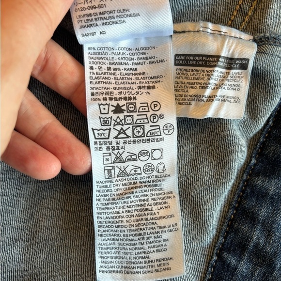Levi’s Jean Jacket - Picture 5 of 7